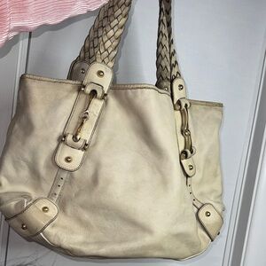 Gucci Elegant Cream Leather Tote Bag